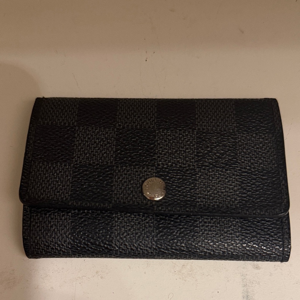Louis Vuitton Damier Graphite 6 key clay
